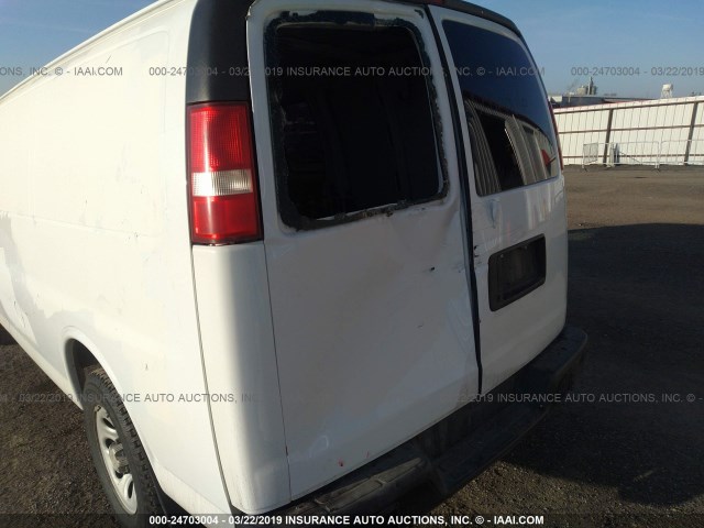 1GCUGADX1A1106186 - 2010 CHEVROLET EXPRESS G1500  WHITE photo 6