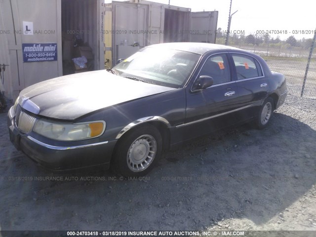 1LNHM81W22Y635486 - 2002 LINCOLN TOWN CAR EXECUTIVE GRAY photo 2