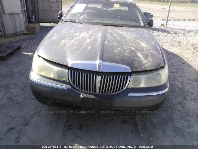 1LNHM81W22Y635486 - 2002 LINCOLN TOWN CAR EXECUTIVE GRAY photo 6