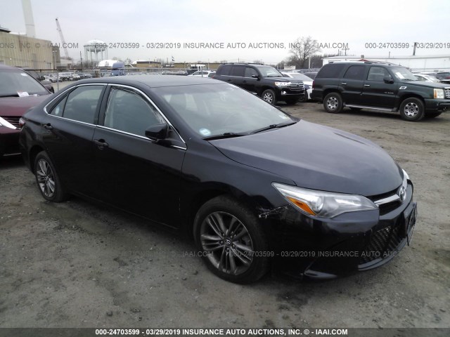 4T1BF1FK7GU238710 - 2016 TOYOTA CAMRY LE/XLE/SE/XSE 黑色 照片 1