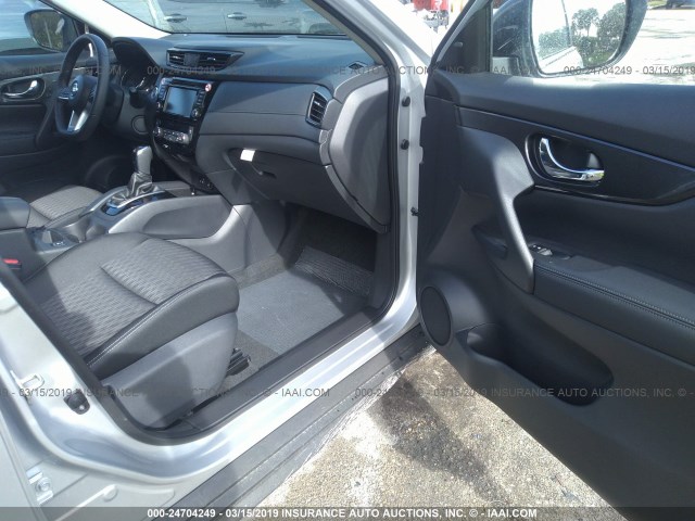 KNMAT2MT5KP524489 - 2019 NISSAN ROGUE SILVER photo 5