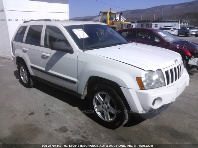 1J8GR48KX7C581008 - 2007 JEEP GRAND CHEROKEE  WHITE photo 1