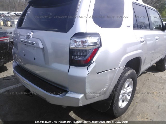 JTEBU5JR4J5577914 - 2018 TOYOTA 4RUNNER SR5 PREM/LTDL/TRAIL/TRD SILVER photo 6