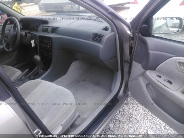 4T1BG22K5XU573554 - 1999 TOYOTA CAMRY CE/LE/XLE 灰色 照片 5