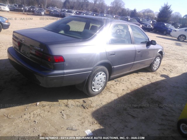 4T1BG22K0WU285567 - 1998 TOYOTA CAMRY CE/LE/XLE 灰色 照片 4