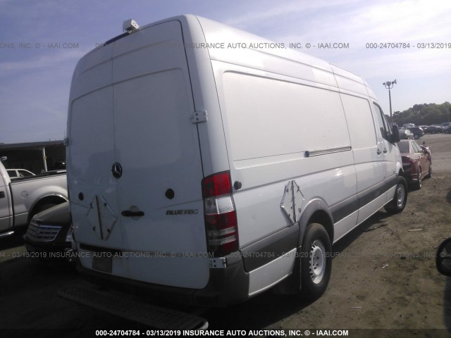 WD3PE8CB4B5598668 - 2011 MERCEDES-BENZ SPRINTER 2500 WHITE photo 4