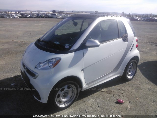 WMEEJ9AA9FK838699 - 2015 SMART FORTWO ELECTRIC WHITE photo 2