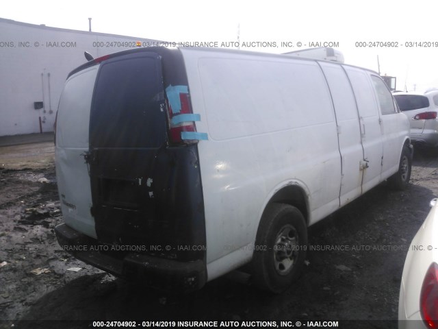 1GT2GUBG9A1181164 - 2010 GMC SAVANA G3500 WHITE photo 4