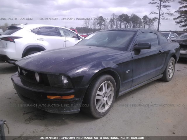 1ZVHT82H065117338 - 2006 FORD MUSTANG GT BLACK photo 2