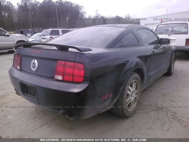 1ZVHT82H065117338 - 2006 FORD MUSTANG GT BLACK photo 4