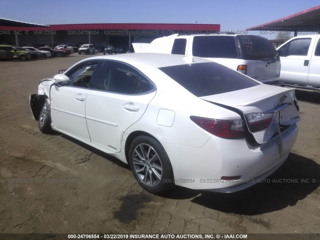 JTHBW1GG6G2109916 - 2016 LEXUS ES 300H WHITE photo 3