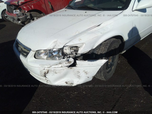 4T1BG22KX1U834684 - 2001 TOYOTA CAMRY CE/LE/XLE WHITE photo 6