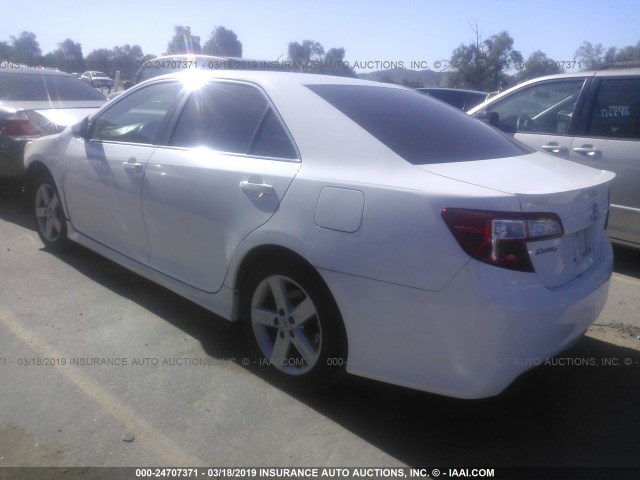 4T1BF1FKXDU638286 - 2013 TOYOTA CAMRY L/SE/LE/XLE 白色 照片 3