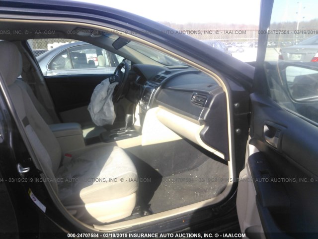 4T1BF1FK0CU617364 - 2012 TOYOTA CAMRY SE/LE/XLE 黑色 照片 5