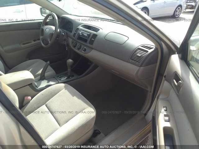 4T1BE32K44U884139 - 2004 TOYOTA CAMRY LE/XLE/SE GOLD photo 5