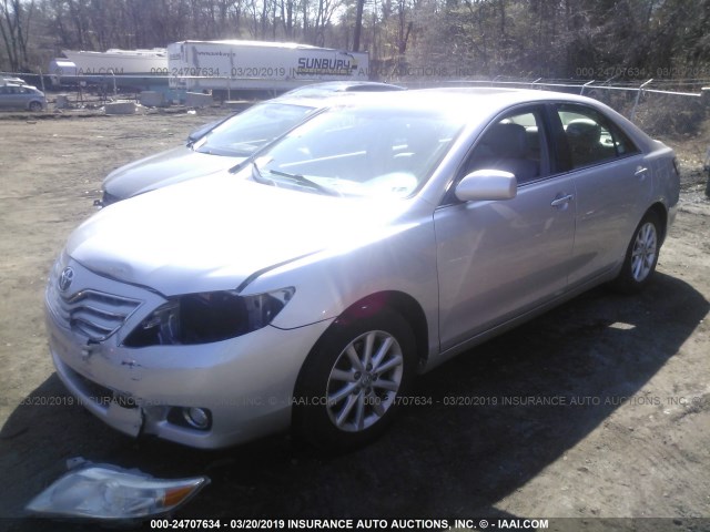 4T4BF3EK4BR165551 - 2011 TOYOTA CAMRY SE/LE/XLE 银色 照片 2