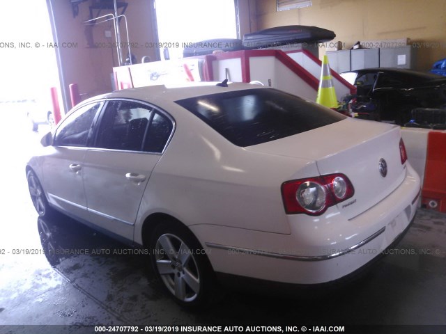 WVWJK73C19P041643 - 2009 VOLKSWAGEN PASSAT TURBO WHITE photo 3