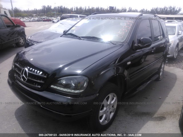 4JGAB54E3XA053339 - 1999 MERCEDES-BENZ ML 320 BLACK photo 2