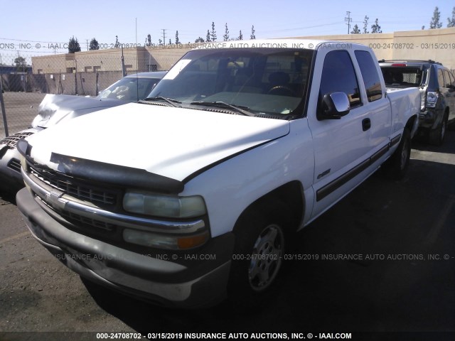 2GCEC19V121414803 - 2002 CHEVROLET SILVERADO C1500 WHITE photo 2