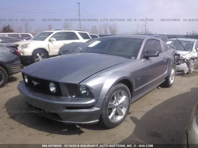 1ZVFT82H765164065 - 2006 FORD MUSTANG GT GRAY photo 2