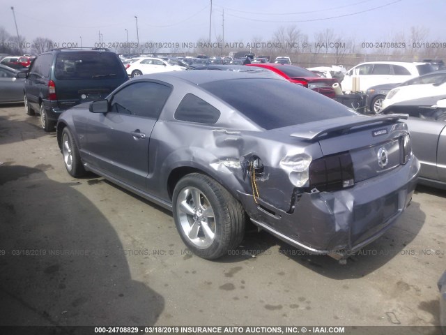 1ZVFT82H765164065 - 2006 FORD MUSTANG GT GRAY photo 3