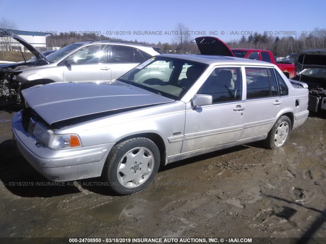 YV1KS9602W1131703 - 1998 VOLVO S90 SILVER photo 2