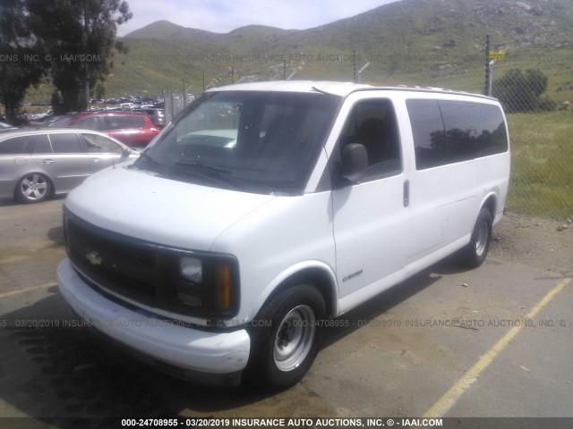 1GNFG15M7Y1246998 - 2000 CHEVROLET EXPRESS G1500  WHITE photo 2