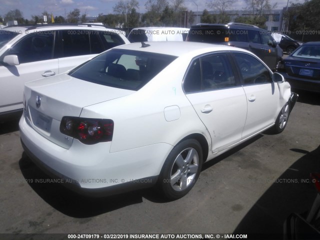 3VWRZ71K18M188717 - 2008 VOLKSWAGEN JETTA SE/SEL WHITE photo 4