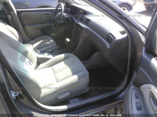 4T1BG22K71U044498 - 2001 TOYOTA CAMRY CE/LE/XLE 银色 照片 5