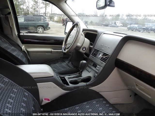 5LMEU88H04ZJ29532 - 2004 LINCOLN AVIATOR 黑色 照片 5