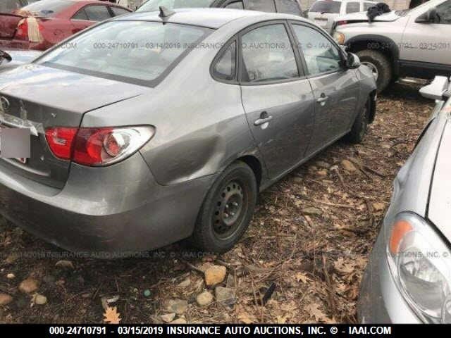 KMHDU4AD5AU830560 - 2010 HYUNDAI ELANTRA GRAY photo 4