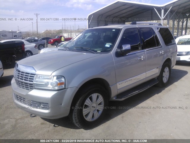 5LMFU27557LJ21264 - 2007 LINCOLN NAVIGATOR 银色 照片 2