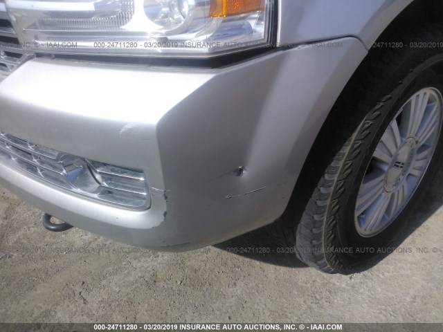 5LMFU27557LJ21264 - 2007 LINCOLN NAVIGATOR 银色 照片 6