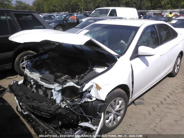 4T1BF1FK5GU119523 - 2016 TOYOTA CAMRY LE/XLE/SE/XSE WHITE photo 2