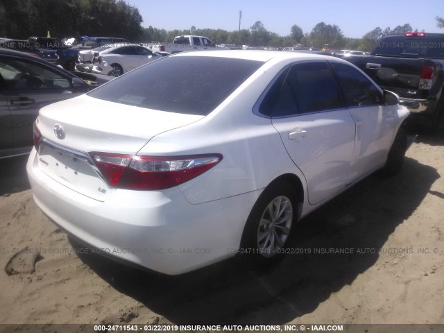 4T1BF1FK5GU119523 - 2016 TOYOTA CAMRY LE/XLE/SE/XSE WHITE photo 4