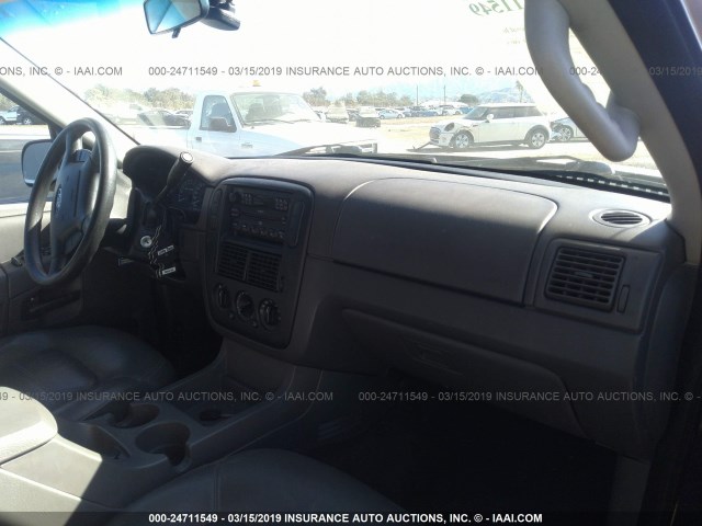 1FMZU63E72ZB25514 - 2002 FORD EXPLORER XLT BLACK photo 5