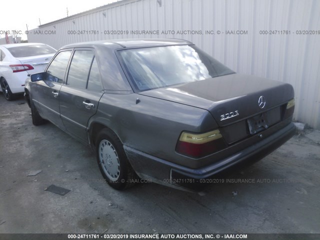 WDBEA30D8HA376652 - 1987 MERCEDES-BENZ 300 E GRAY photo 3