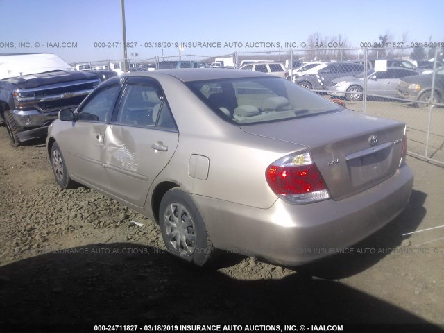 4T1BE32K95U082073 - 2005 TOYOTA CAMRY LE/XLE/SE GOLD photo 3