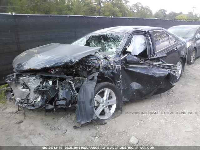 4T1BF1FK4EU465690 - 2014 TOYOTA CAMRY L/SE/LE/XLE 深蓝色 照片 2