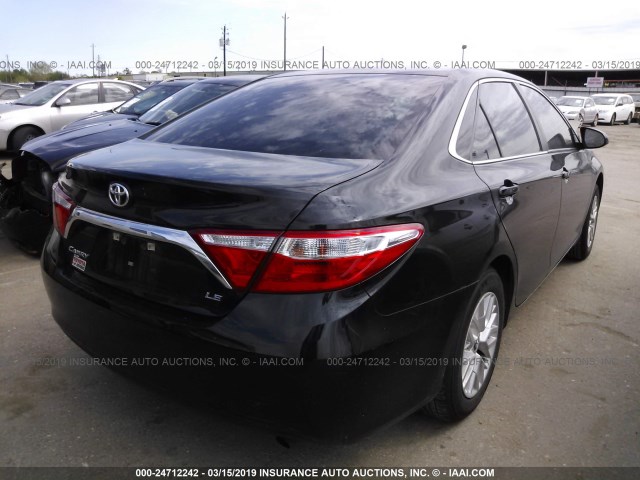4T1BF1FK7HU313746 - 2017 TOYOTA CAMRY LE/XLE/SE/XSE BLACK photo 4