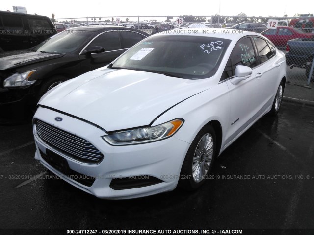 3FA6P0LU2FR170413 - 2015 FORD FUSION SE HYBRID WHITE photo 2