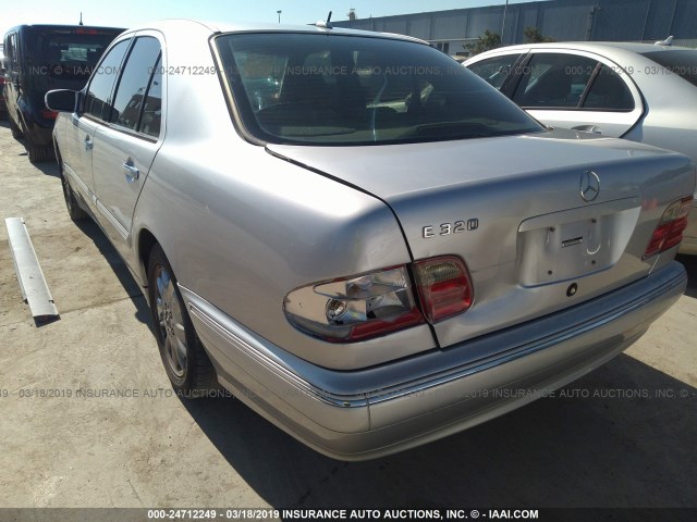 WDBJF65J51B334293 - 2001 MERCEDES-BENZ E 320 SILVER photo 3