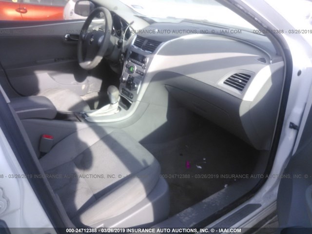 1G1ZG57B294119495 - 2009 CHEVROLET MALIBU LS WHITE photo 5