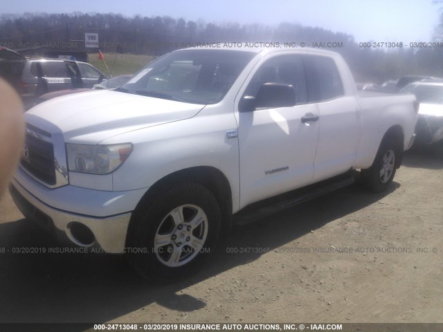 5TFUM5F17AX007247 - 2010 TOYOTA TUNDRA DOUBLE CAB SR5 WHITE photo 2