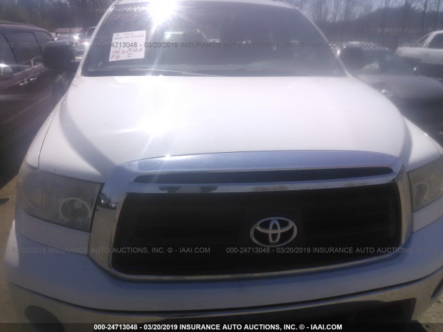 5TFUM5F17AX007247 - 2010 TOYOTA TUNDRA DOUBLE CAB SR5 WHITE photo 6