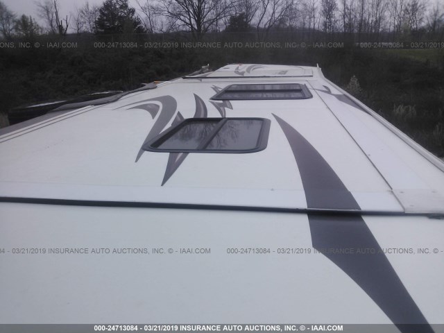 5ZT2TRTB5CB501877 - 2012 FOREST RIVER OTHER  WHITE photo 8