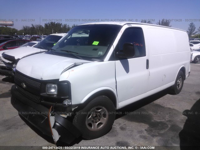 1GCFG15X741163102 - 2004 CHEVROLET EXPRESS G1500  WHITE photo 2