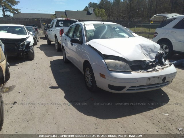 1FAFP34N25W187149 - 2005 FORD FOCUS ZX4 WHITE photo 1