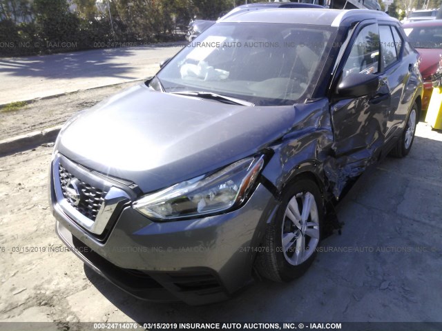 3N1CP5CUXJL529855 - 2018 NISSAN KICKS S/SR/SV GRAY photo 2