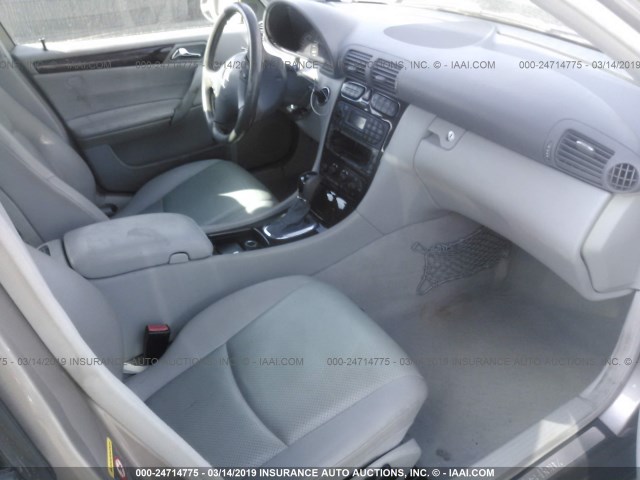 WDBRF61J54F457145 - 2004 MERCEDES-BENZ C 240 GRAY photo 5